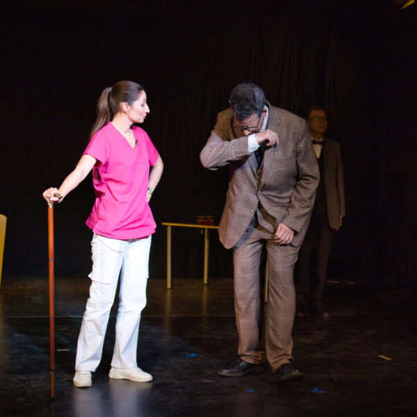 Ms. Plimsol kommandiert Sir Wilfried.